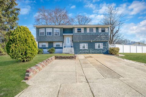 Homes For Sale - 27 Trader Lane<br/> Brentwood, NY 11717