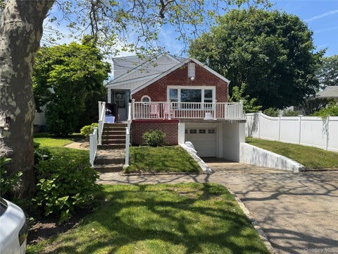Homes For Sale - 123 Genesee Boulevard<br/> Atlantic Beach, NY 11509