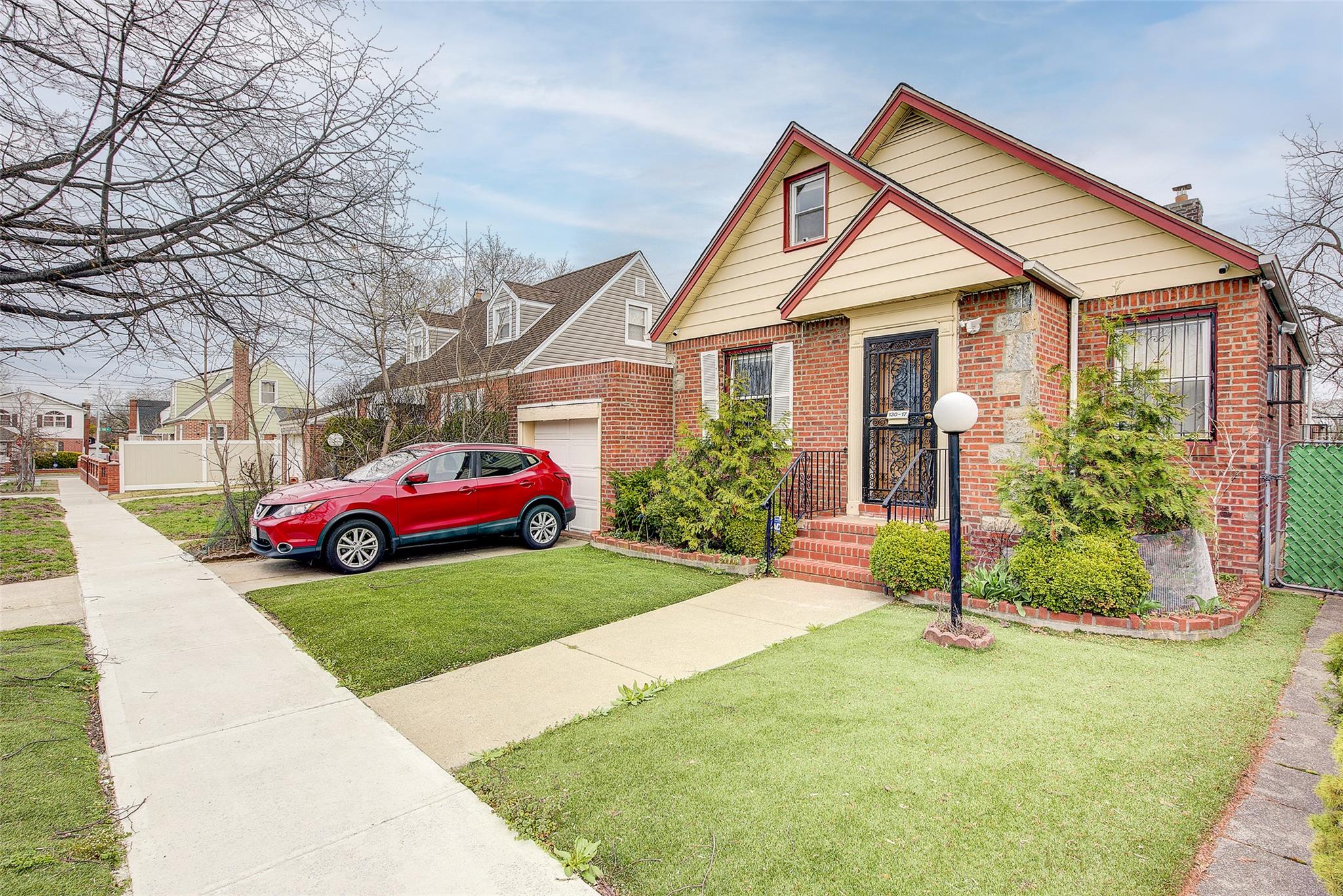 217th Street, Laurelton, Queens, NY - 3 Bedrooms  
3 Bathrooms  
7 Rooms - 
