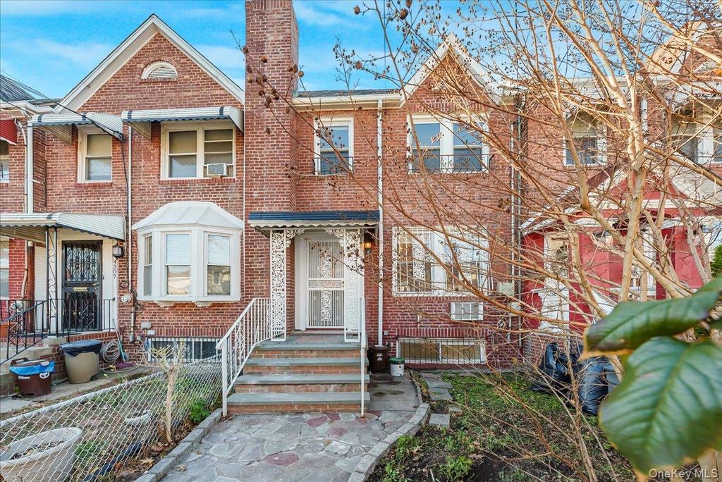 Photo of 4309 Edson Avenue, Bronx, NY 10466 (MLS # 940771)