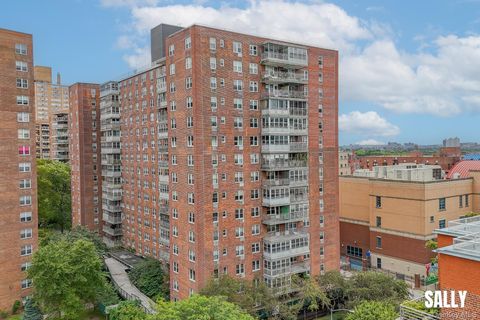 Photo of 138-10 Franklin Avenue #5E, Flushing, NY 11355 (MLS # 989643)