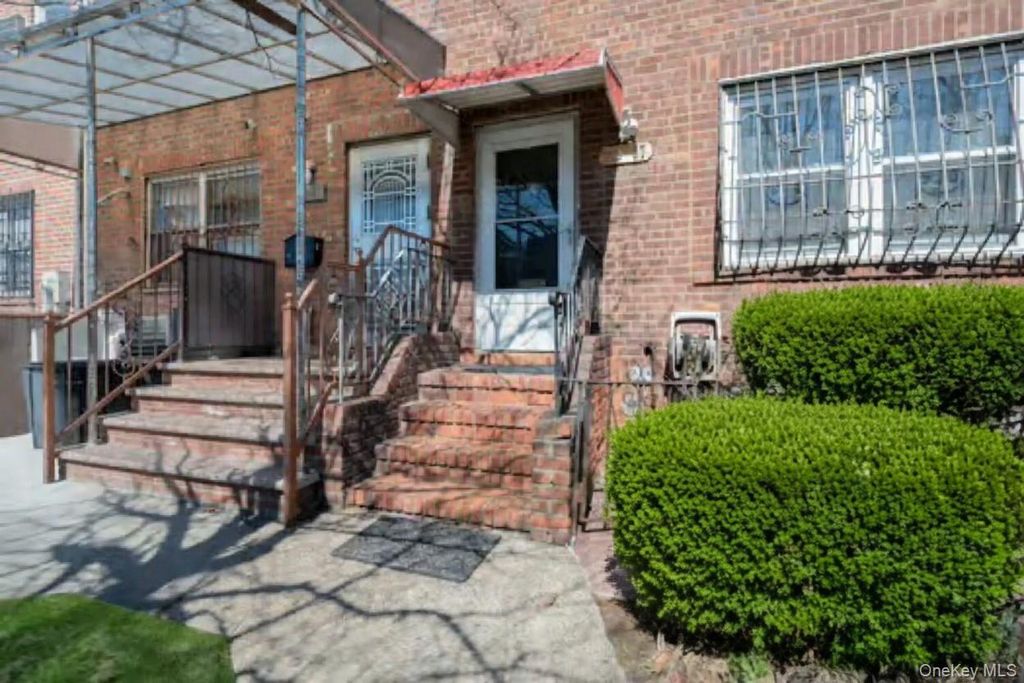 Photo of 148-07 61st Road, Flushing, NY 11367 (MLS # 973545)