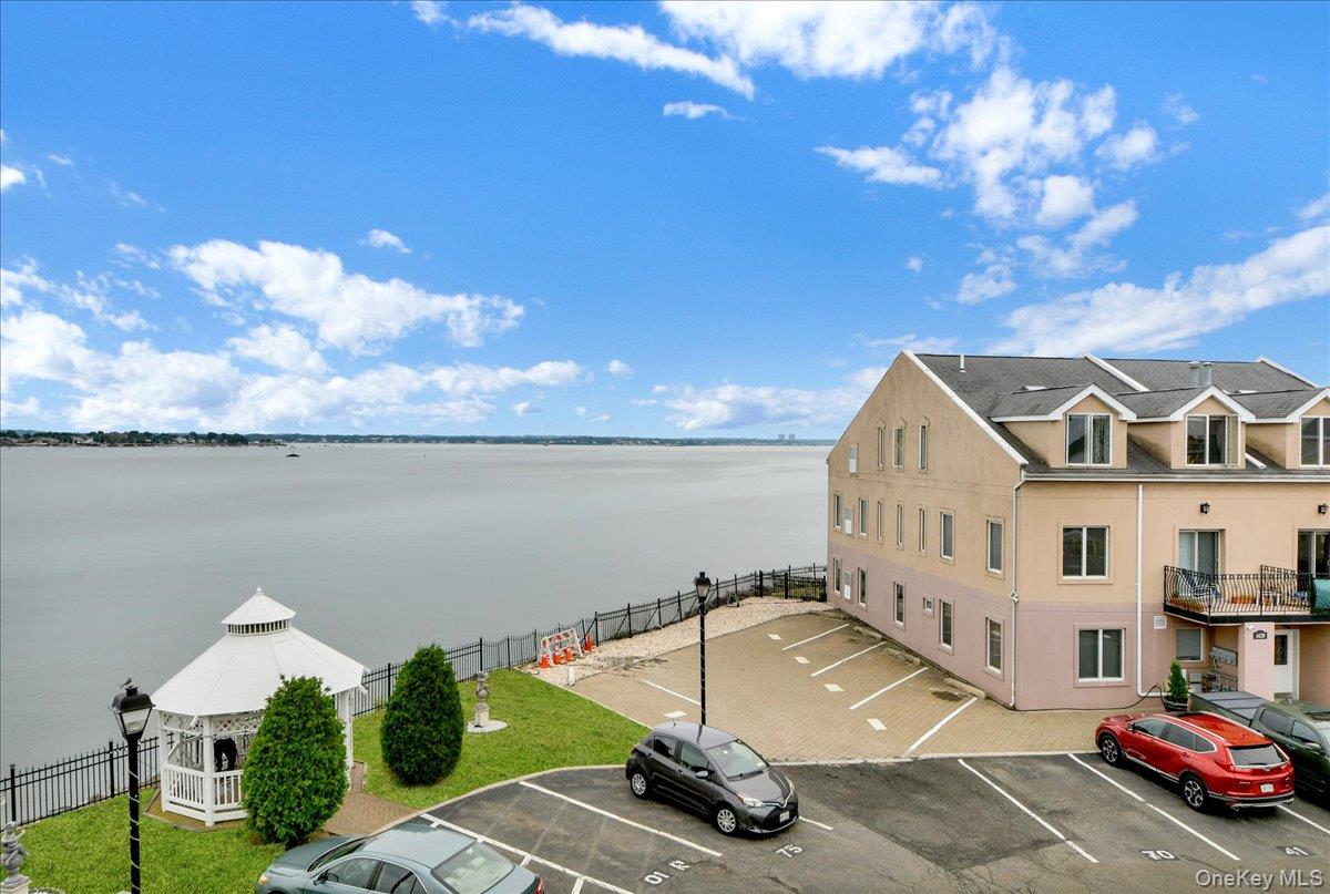 1424 Outlook Avenue 3