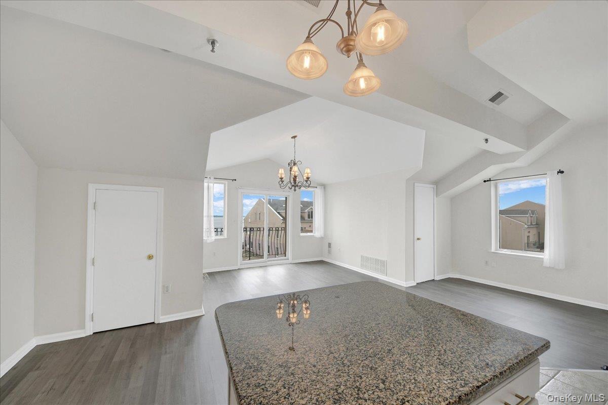 1424 Outlook Avenue 3