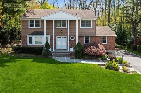 37 Wren Drive East Hills NY 11576