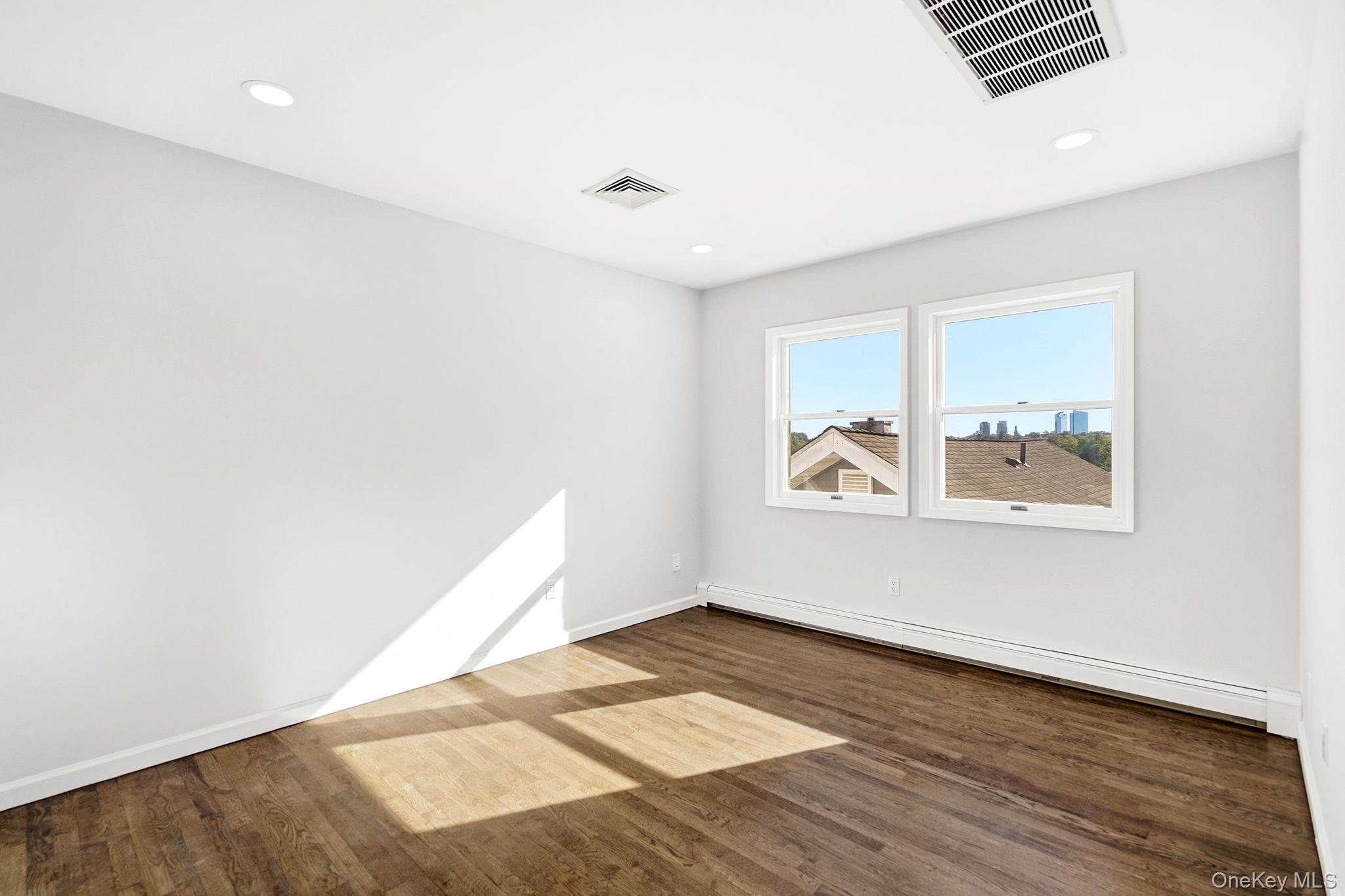 White Plains, New York 10603, United States, 5 Bedrooms Bedrooms, ,4 BathroomsBathrooms,Residential,Active,230515