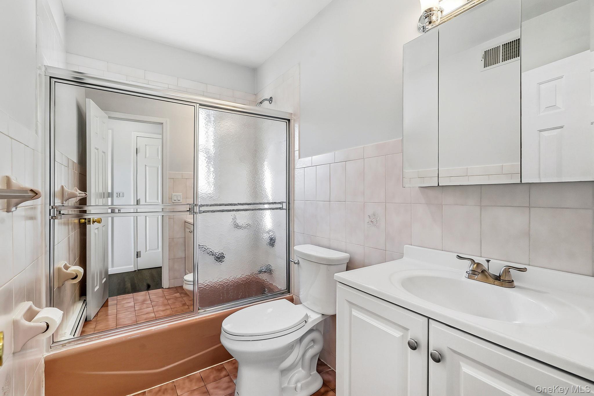 White Plains, New York 10603, United States, 5 Bedrooms Bedrooms, ,4 BathroomsBathrooms,Residential,Active,230515