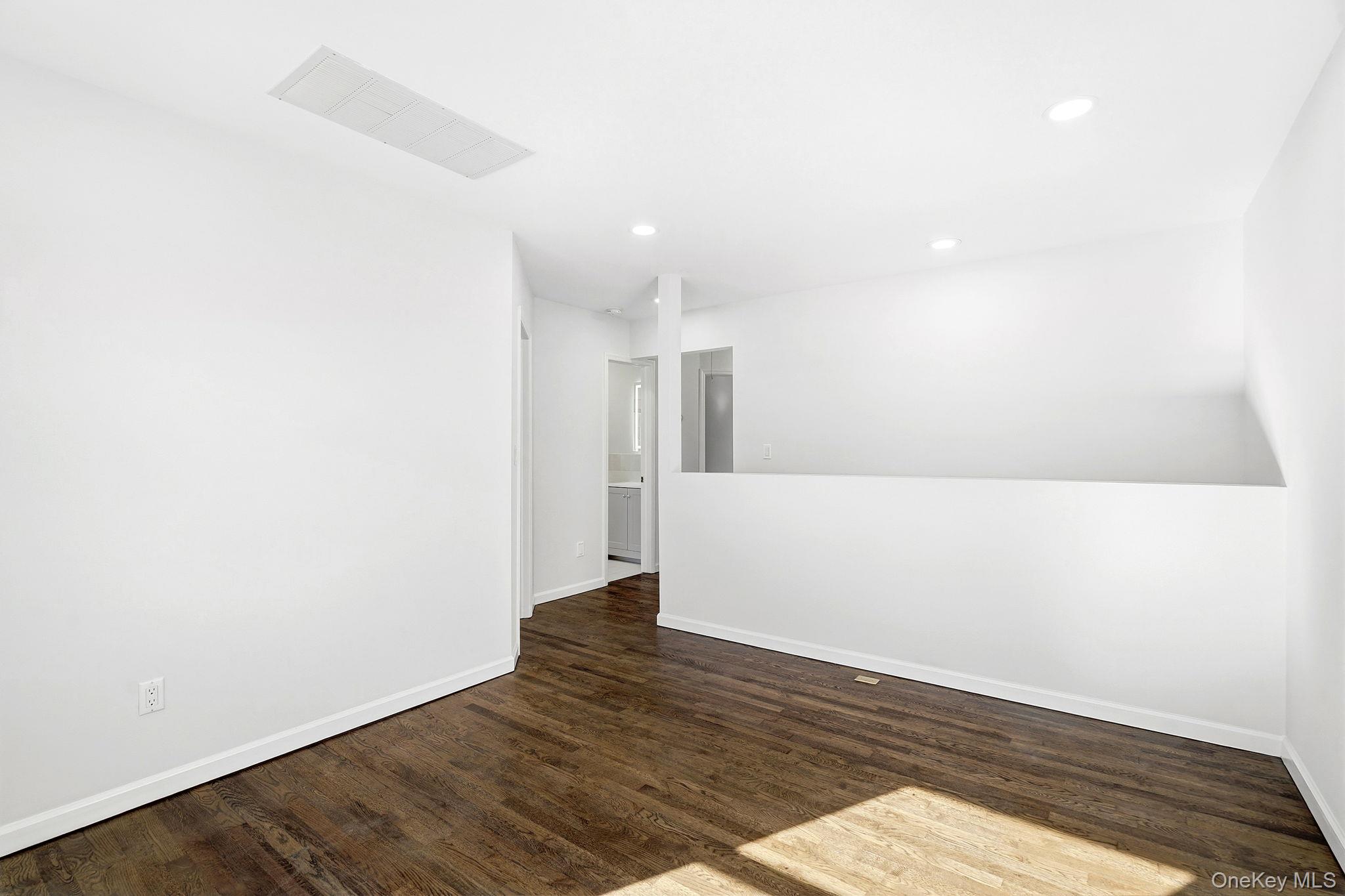 White Plains, New York 10603, United States, 5 Bedrooms Bedrooms, ,4 BathroomsBathrooms,Residential,Active,230515