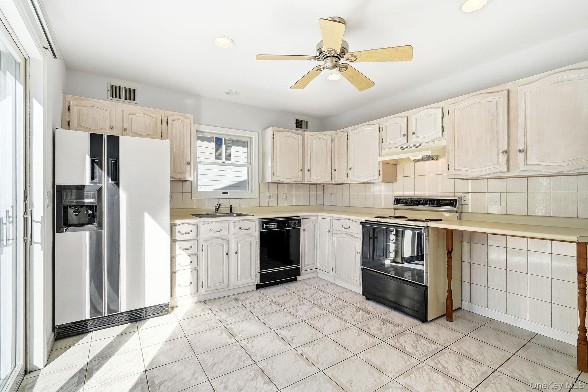 White Plains, New York 10603, United States, 5 Bedrooms Bedrooms, ,4 BathroomsBathrooms,Residential,Active,230515