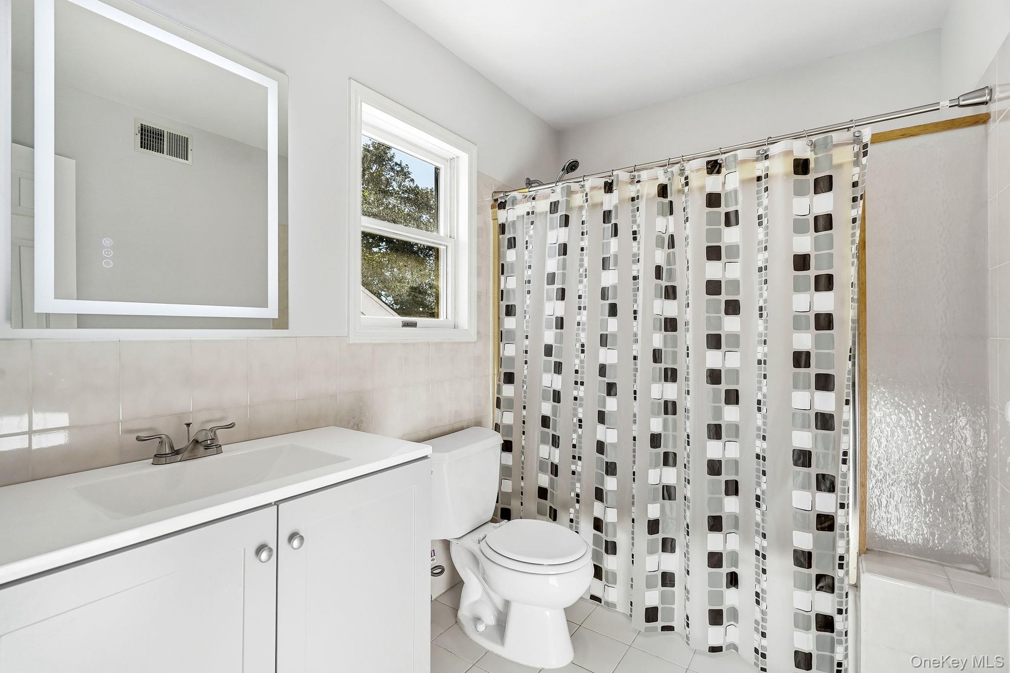 White Plains, New York 10603, United States, 5 Bedrooms Bedrooms, ,4 BathroomsBathrooms,Residential,Active,230515