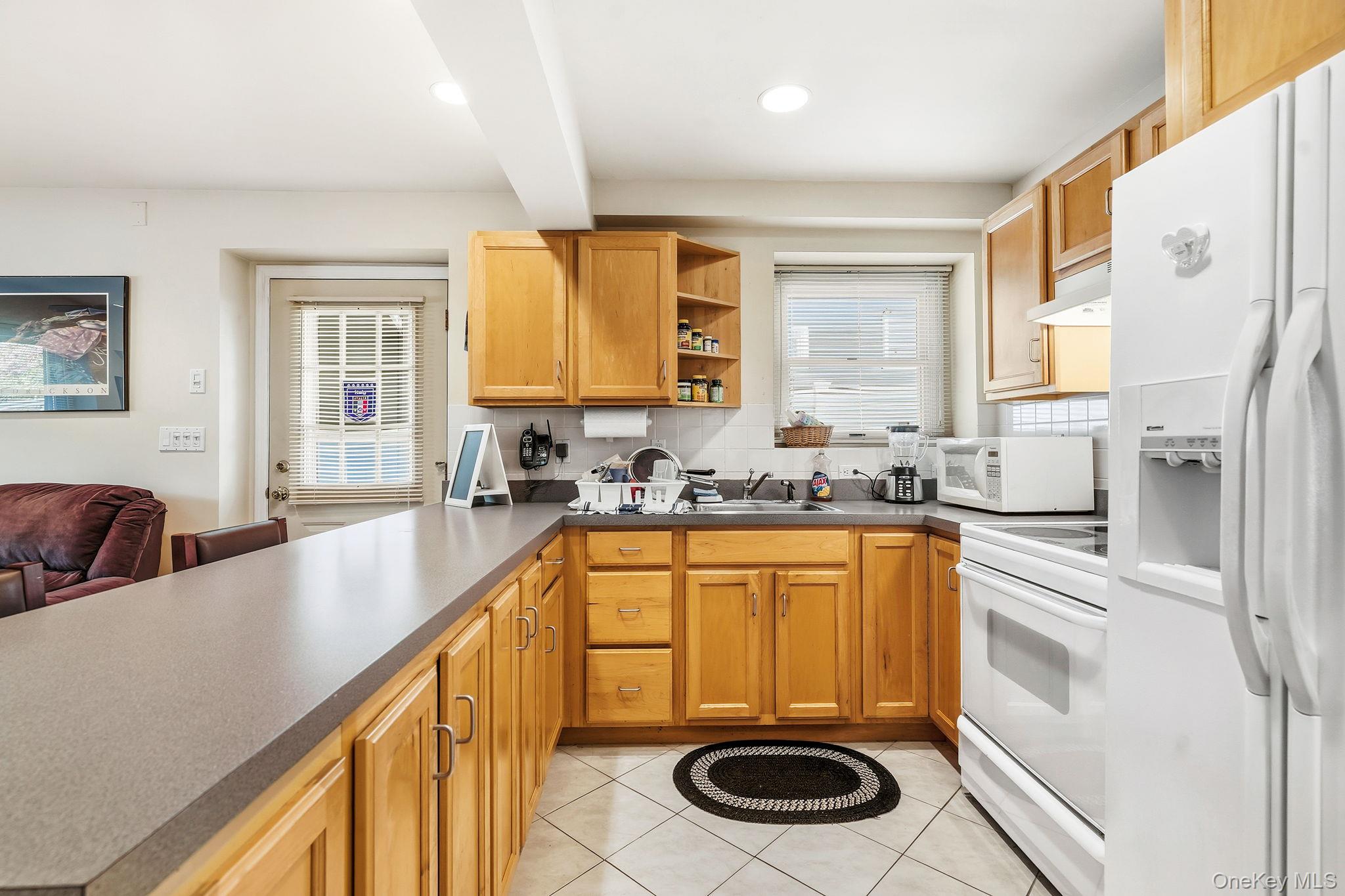 White Plains, New York 10603, United States, 5 Bedrooms Bedrooms, ,4 BathroomsBathrooms,Residential,Active,230515