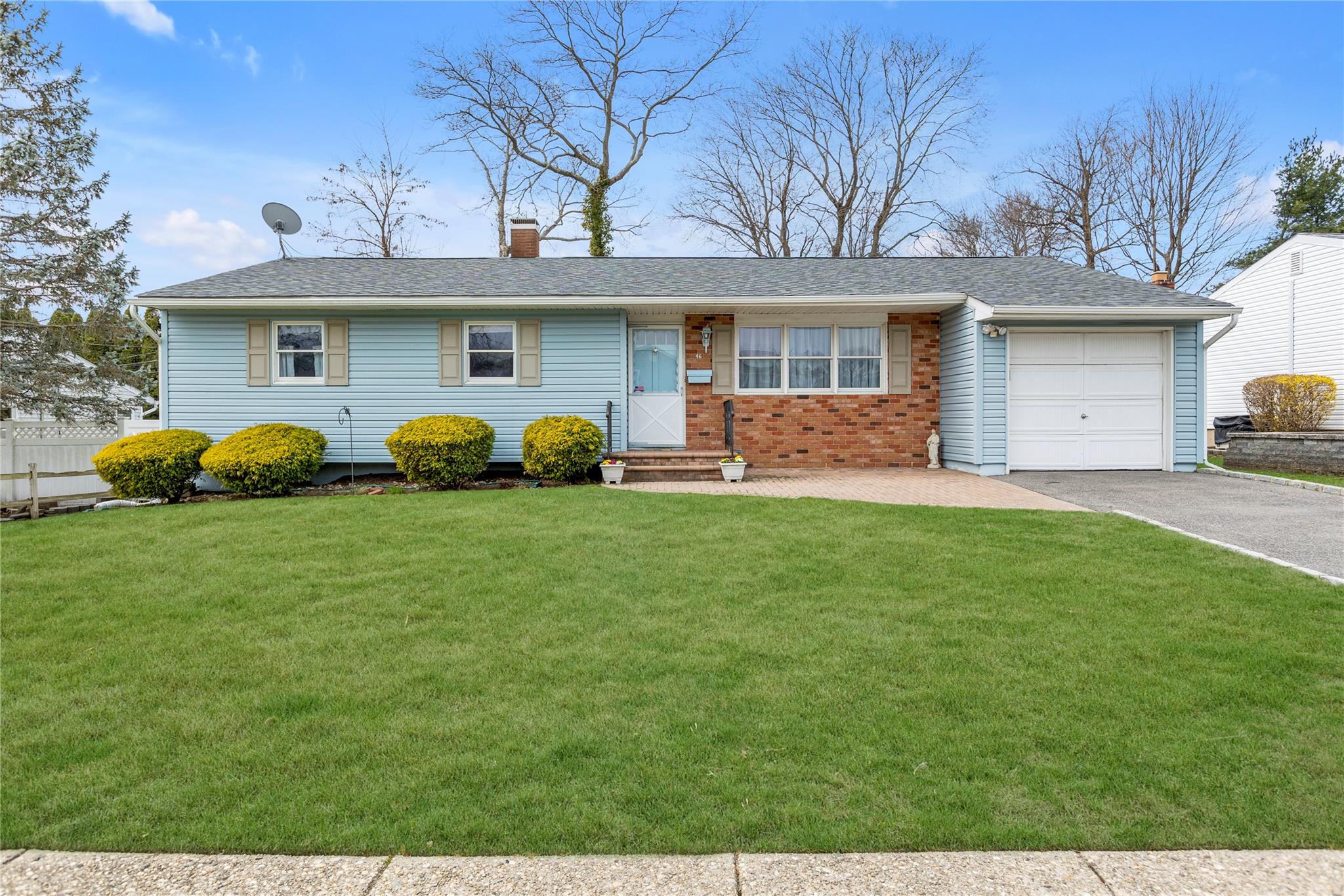 46 West Drive, Kings Park, New York image 1