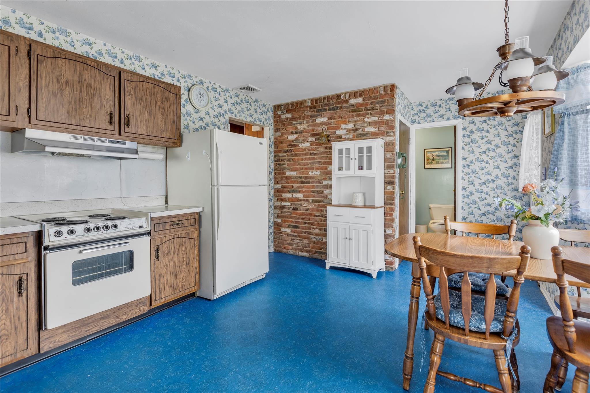 46 West Drive, Kings Park, New York image 4