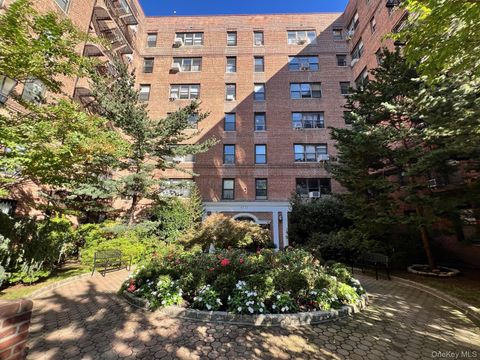 Photo of 67-35 Yellowstone Boulevard #7E, Forest Hills, NY 11375 (MLS # 927896) Photo of 67-35 Yellowstone Boulevard #7E, Forest Hills, NY 11375 (MLS # 927896)