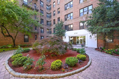 Homes For Sale - 67-40 Yellowstone Boulevard #4M<br/> Forest Hills, NY 11375