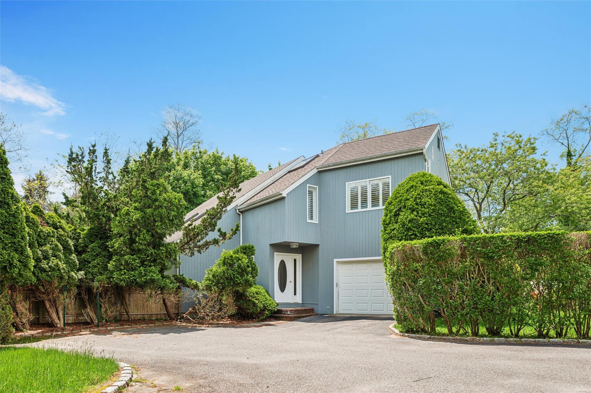 Bishops Lane, Southampton, Hamptons, NY - 4 Bedrooms  
3 Bathrooms - 