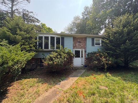 Photo of 11 Chase Road, Wallkill, NY 12589 (MLS # 923815)