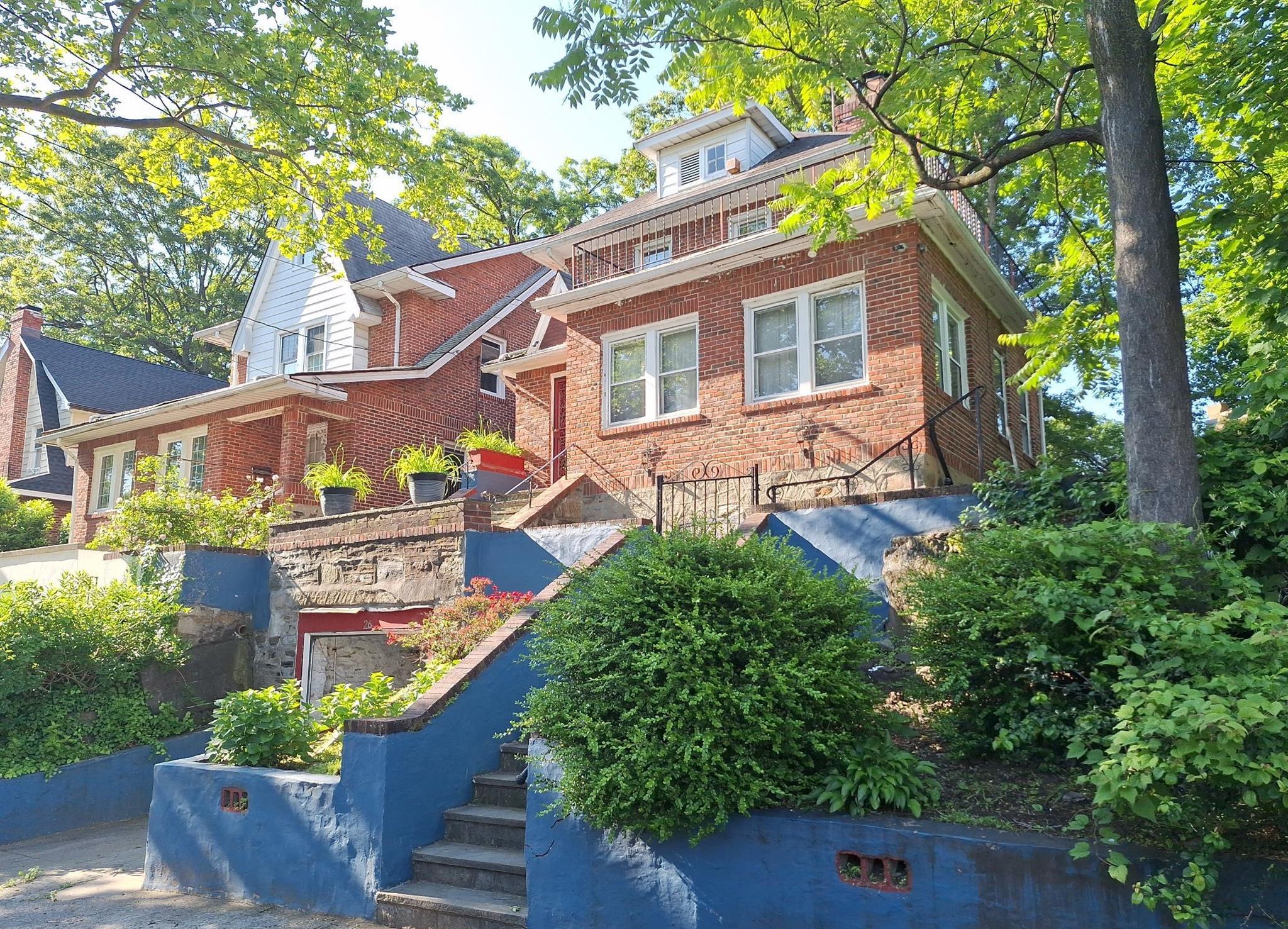 Property for Sale at Amsterdam Place, Mount Vernon, New York - Bedrooms: 3 
Bathrooms: 1 
Rooms: 7  - $640,000