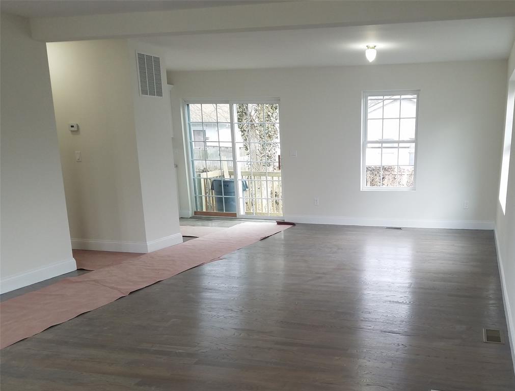 Pinewood Drive, Shirley, New York image 3