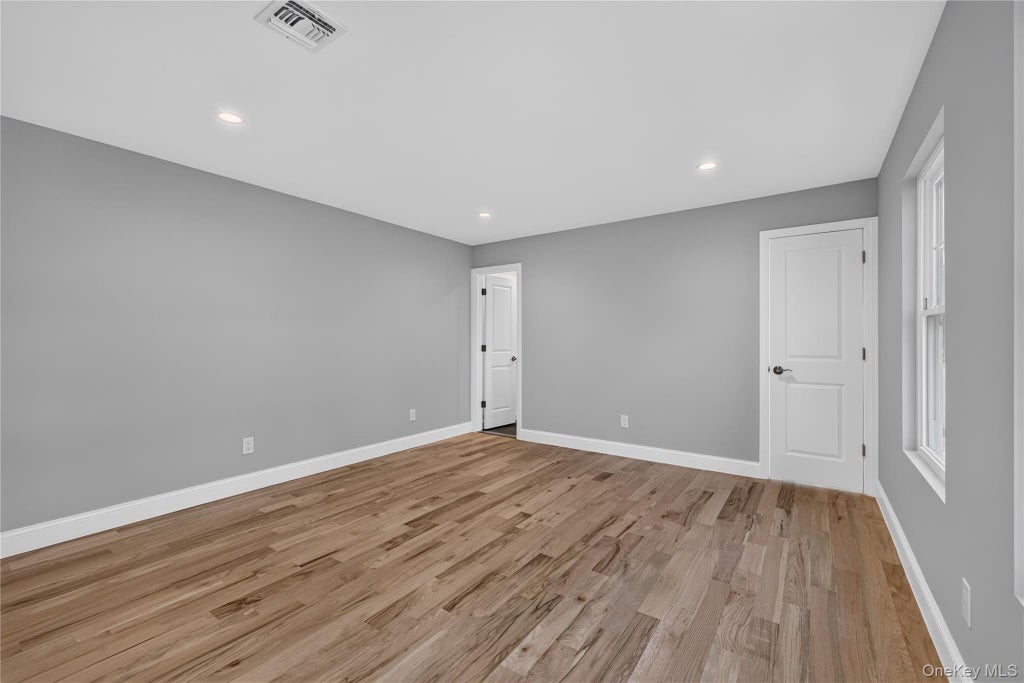 Photo of 9 Oswego Place, West Babylon, NY 11704 (MLS # 1052518)