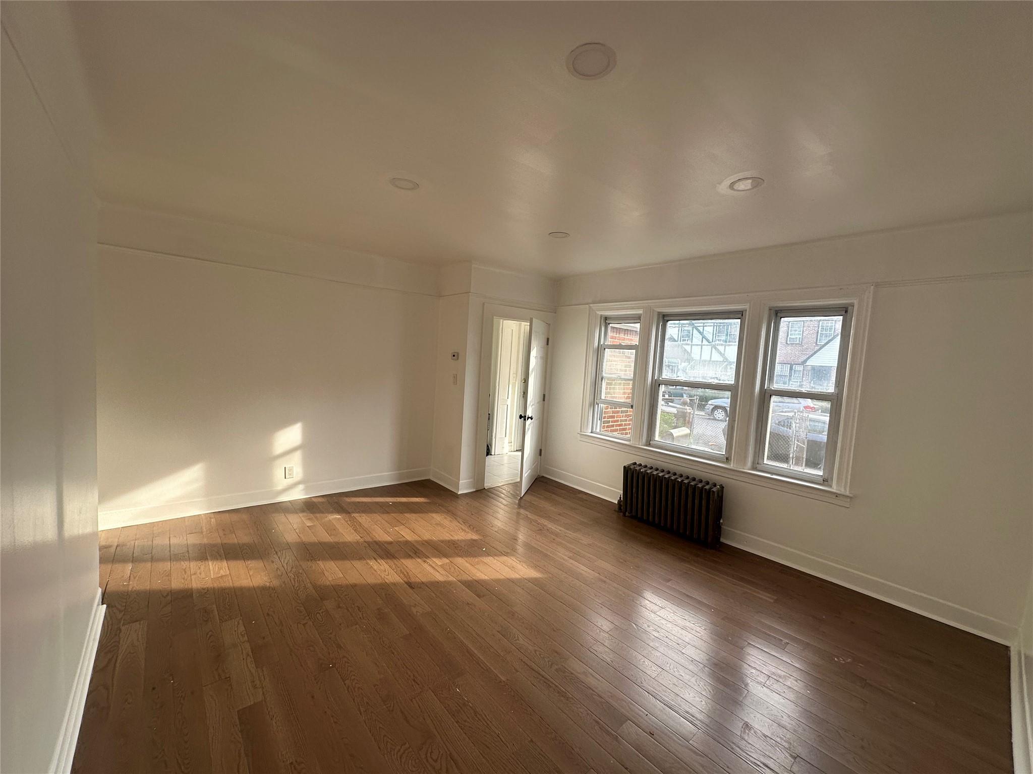 Rental Property at 204th St, Saint Albans, Queens, NY - Bedrooms: 1 
Bathrooms: 1 
Rooms: 4  - $2,200 MO.