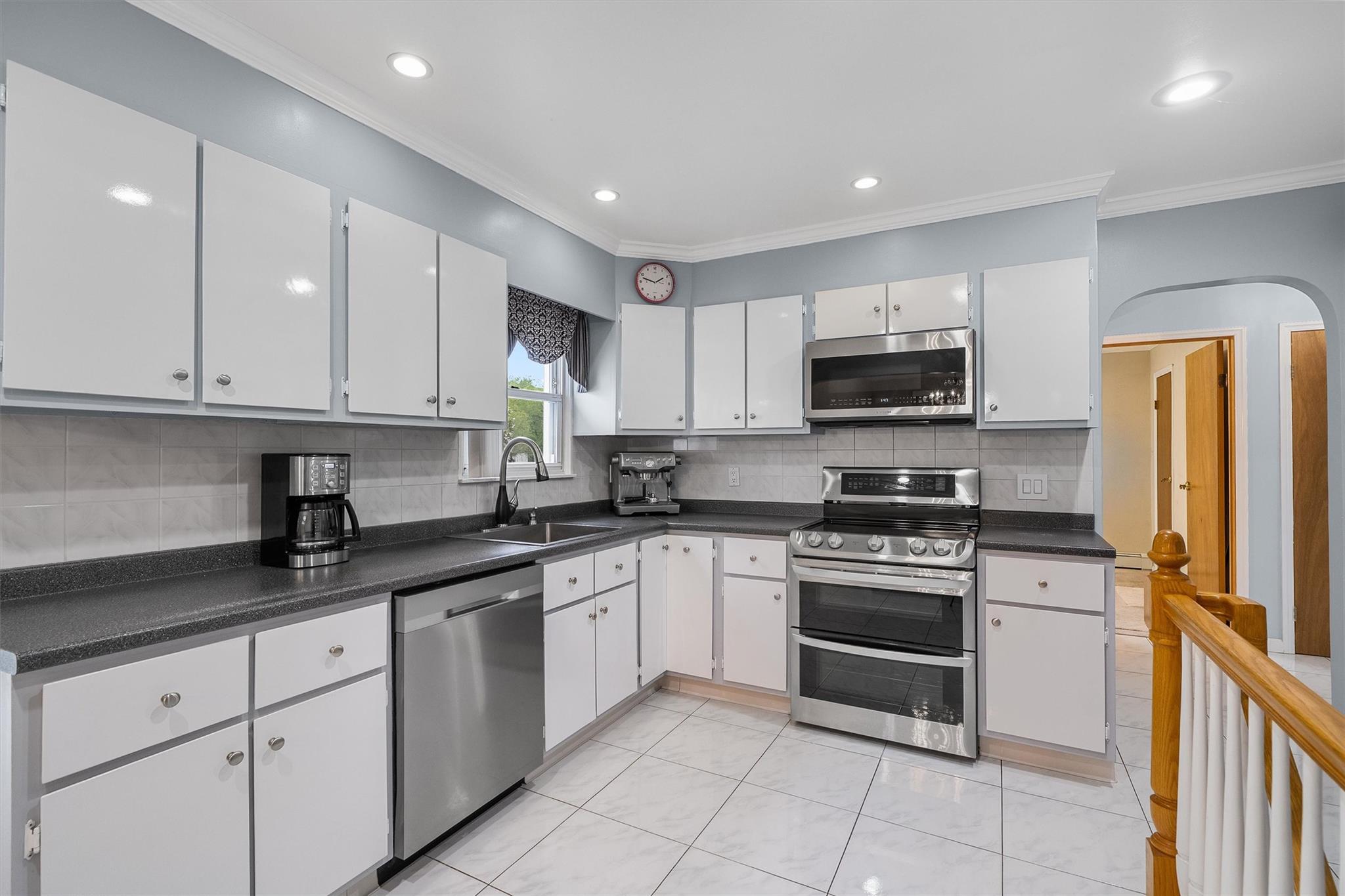 14 Essex Place, Hartsdale, New York image 10