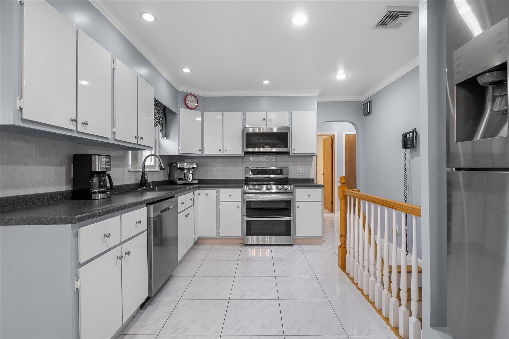 14 Essex Place, Hartsdale, New York image 9