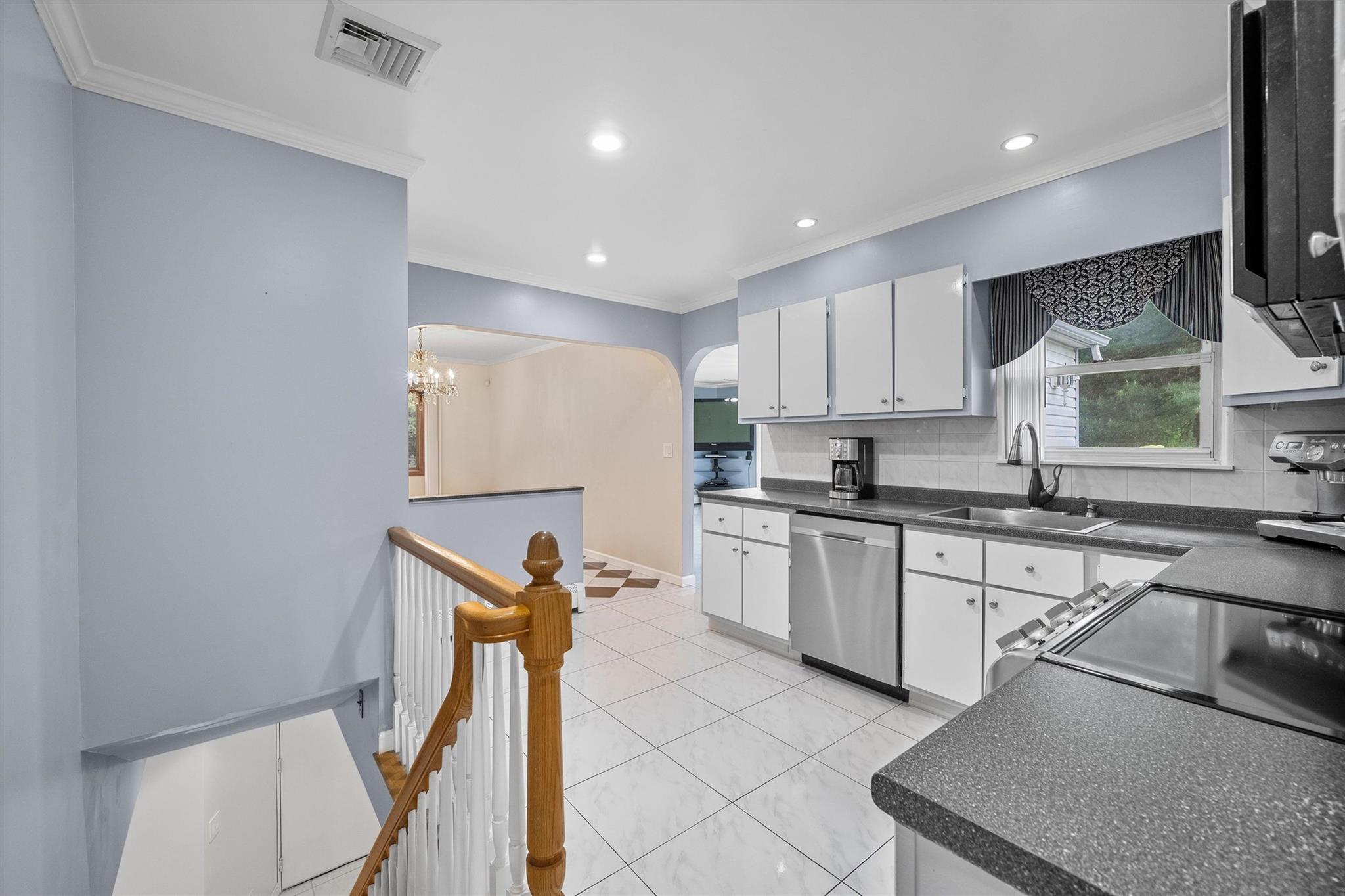14 Essex Place, Hartsdale, New York image 12
