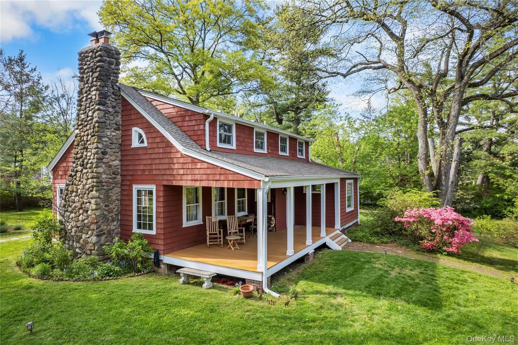 Photo of 129 Highmount Avenue, Nyack, NY 10960 (MLS # 996667)