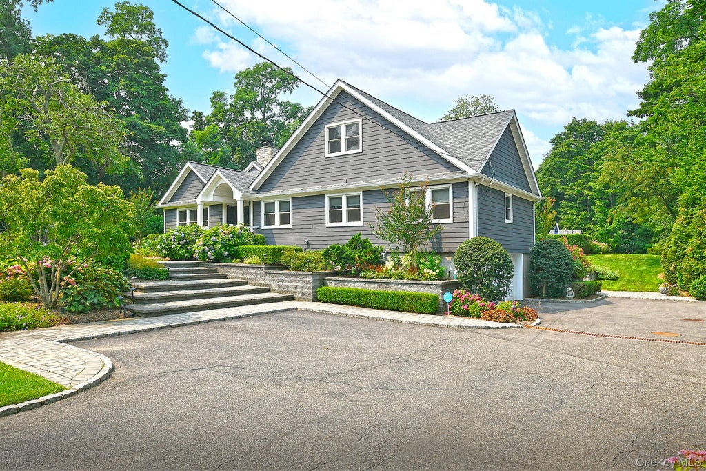 Photo of 31 Huntington Bay Road, Huntington, NY 11743 (MLS # 1060969)