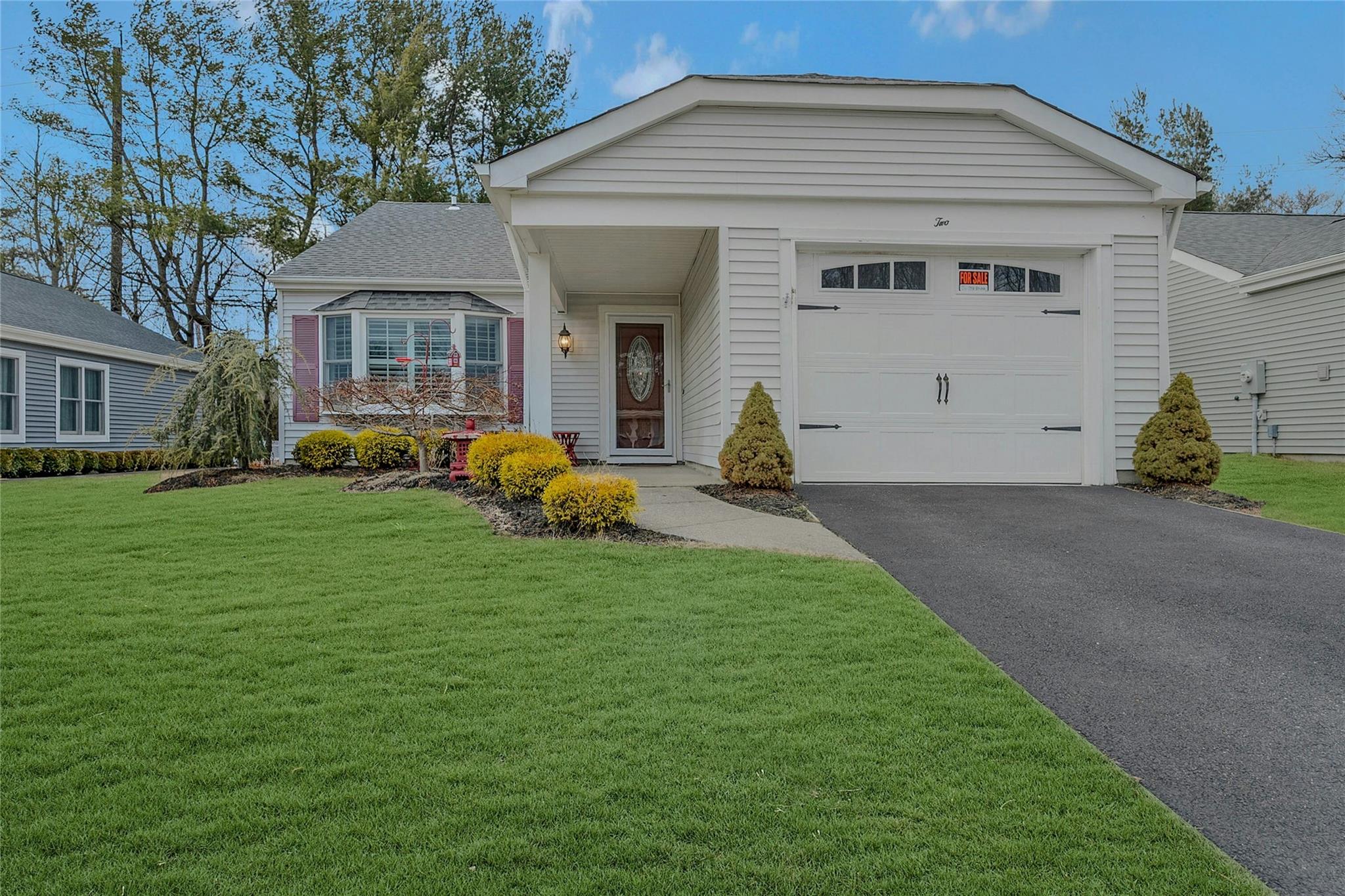 2 Lamont Court, Ridge, New York image 1
