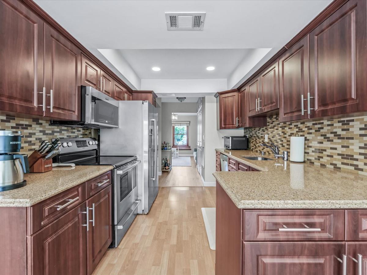 54 Hidden Ridge Drive, Syosset, New York image 9