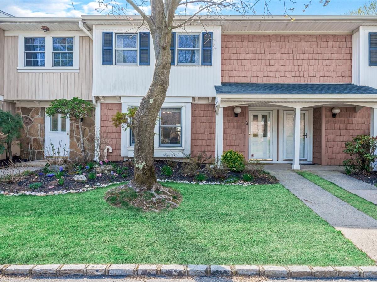 54 Hidden Ridge Drive, Syosset, New York image 1