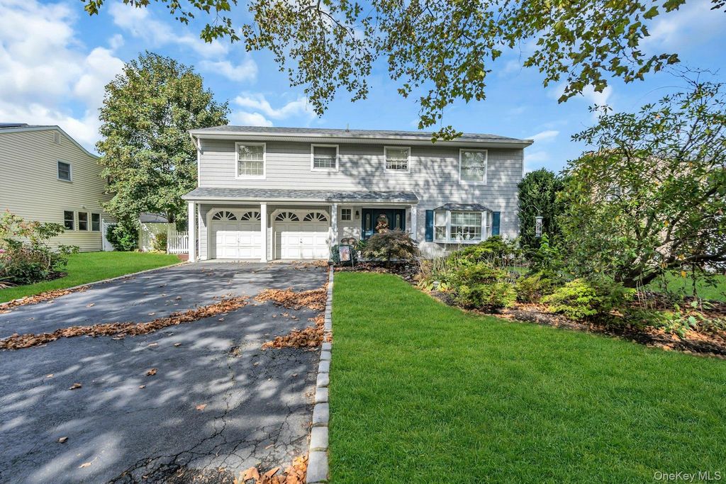 Photo of 31 Sioux Drive, Commack, NY 11725 (MLS # 918499)