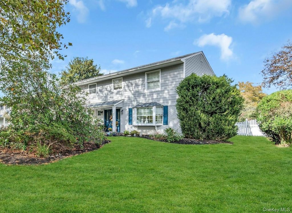 Photo of 31 Sioux Drive, Commack, NY 11725 (MLS # 918499)
