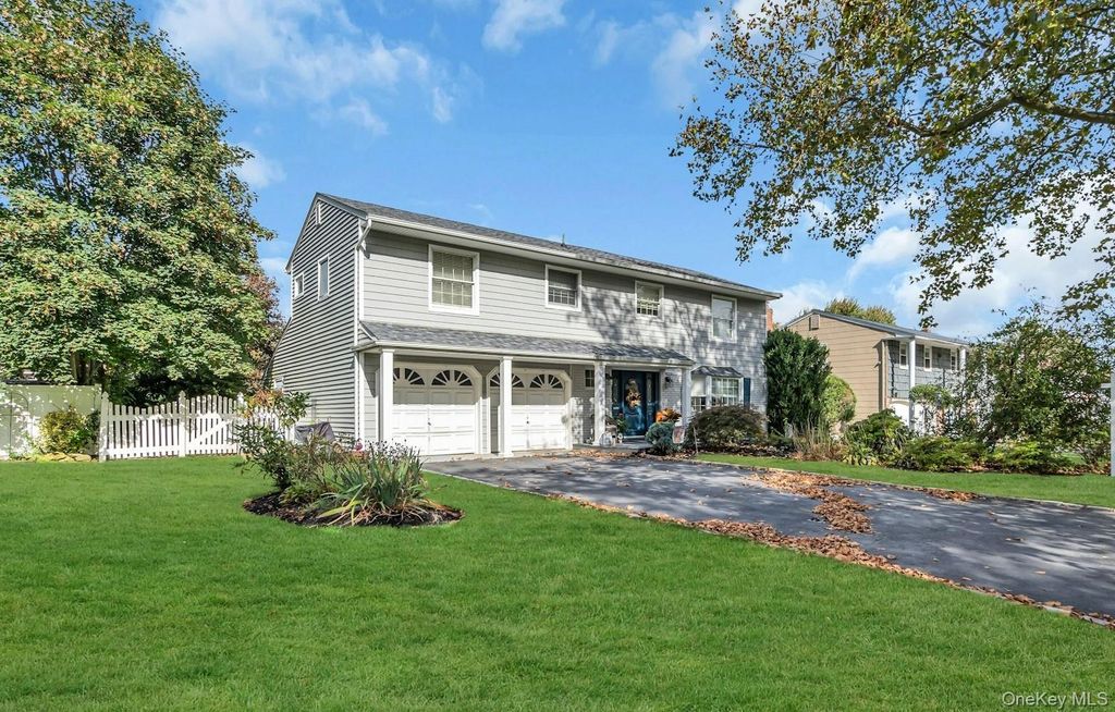 Photo of 31 Sioux Drive, Commack, NY 11725 (MLS # 918499)