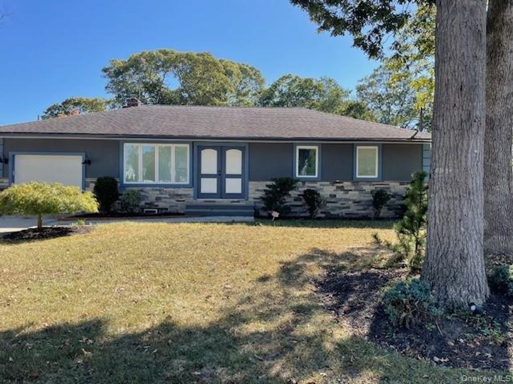 Photo of 348 Hauser Avenue, Holbrook, NY 11741 (MLS # 917822)