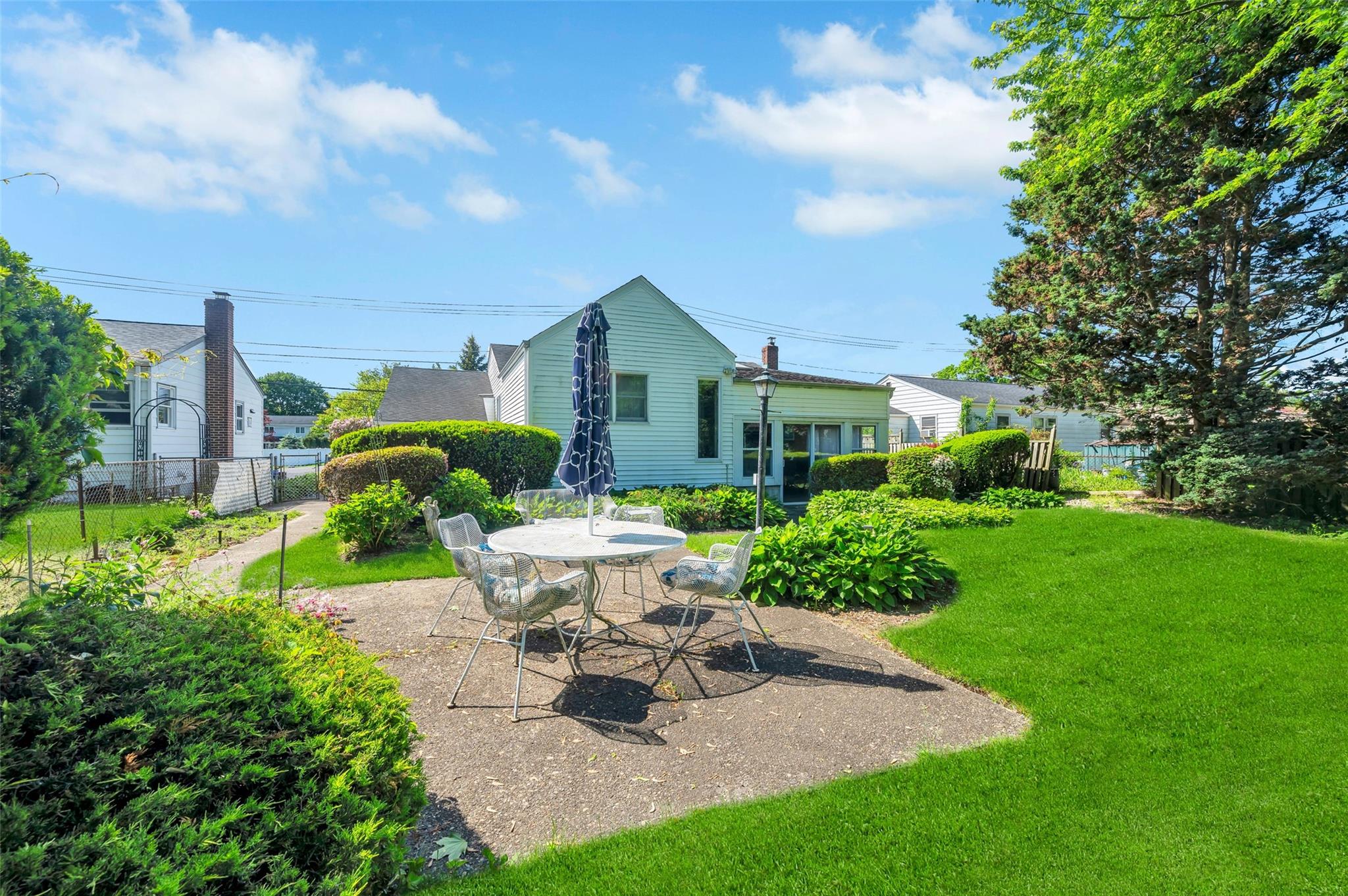 383 Old Country Road, Deer Park, New York image 22