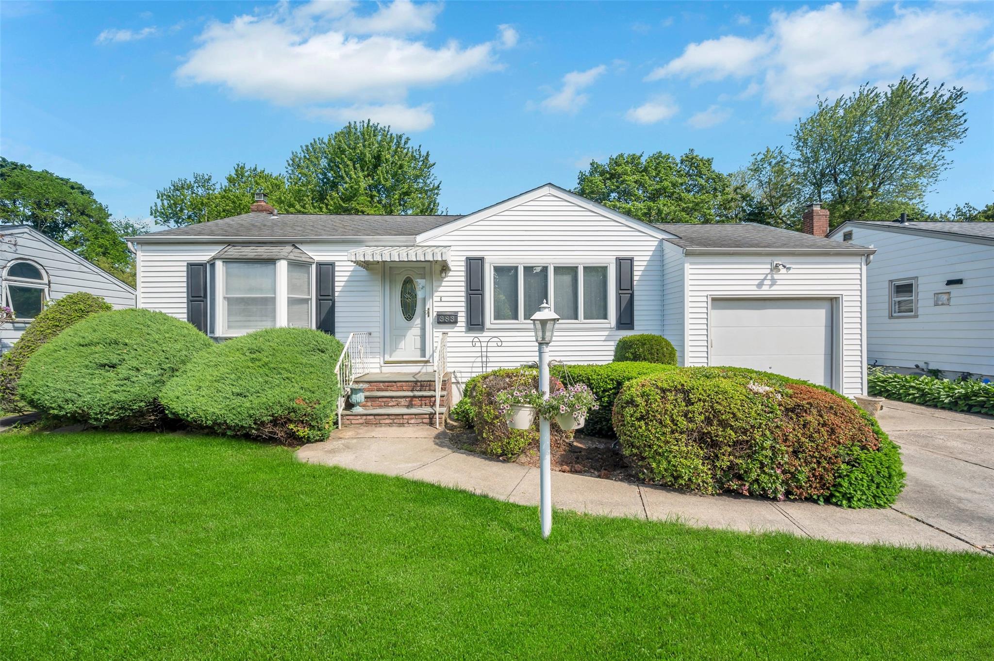 383 Old Country Road, Deer Park, New York image 1