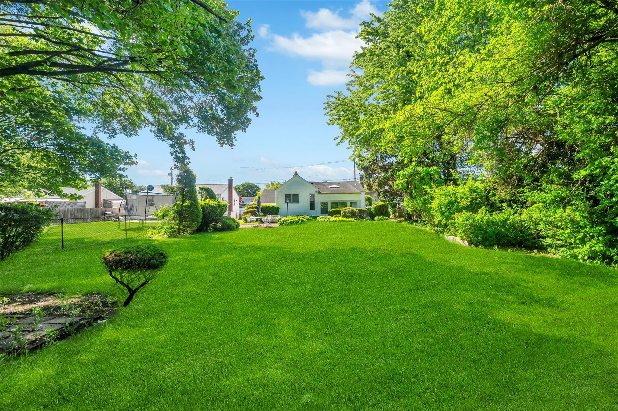 383 Old Country Road, Deer Park, New York image 21