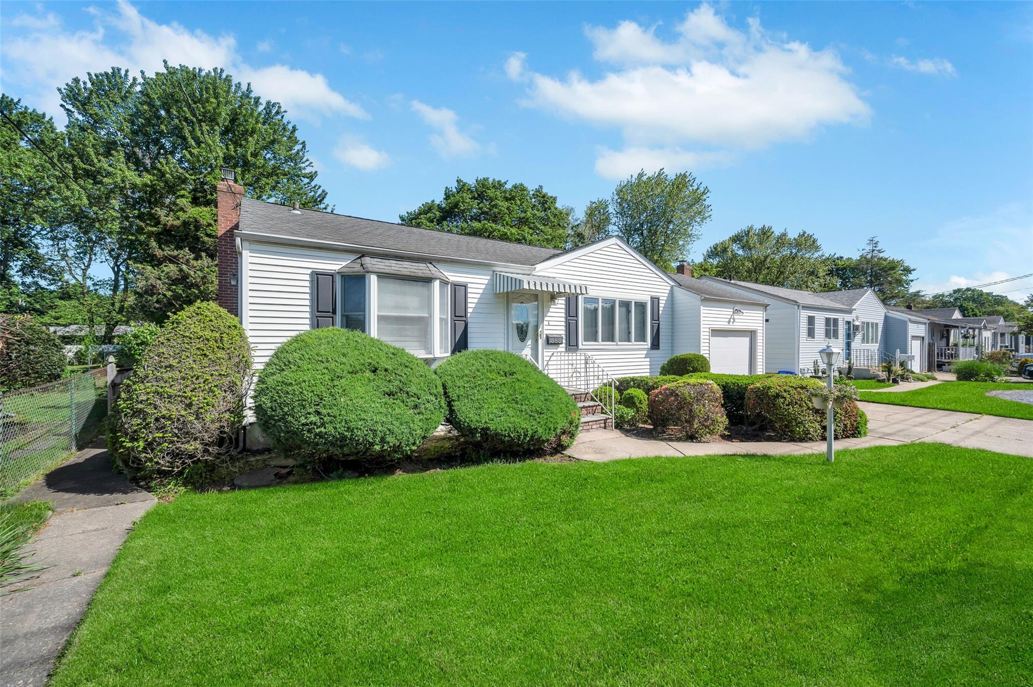 383 Old Country Road, Deer Park, New York image 2