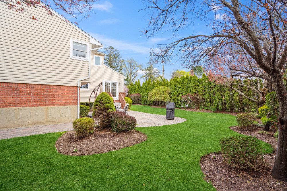 7 Holly Drive, Syosset, New York image 34