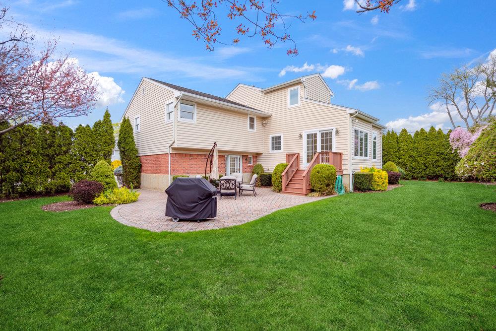 7 Holly Drive, Syosset, New York image 32