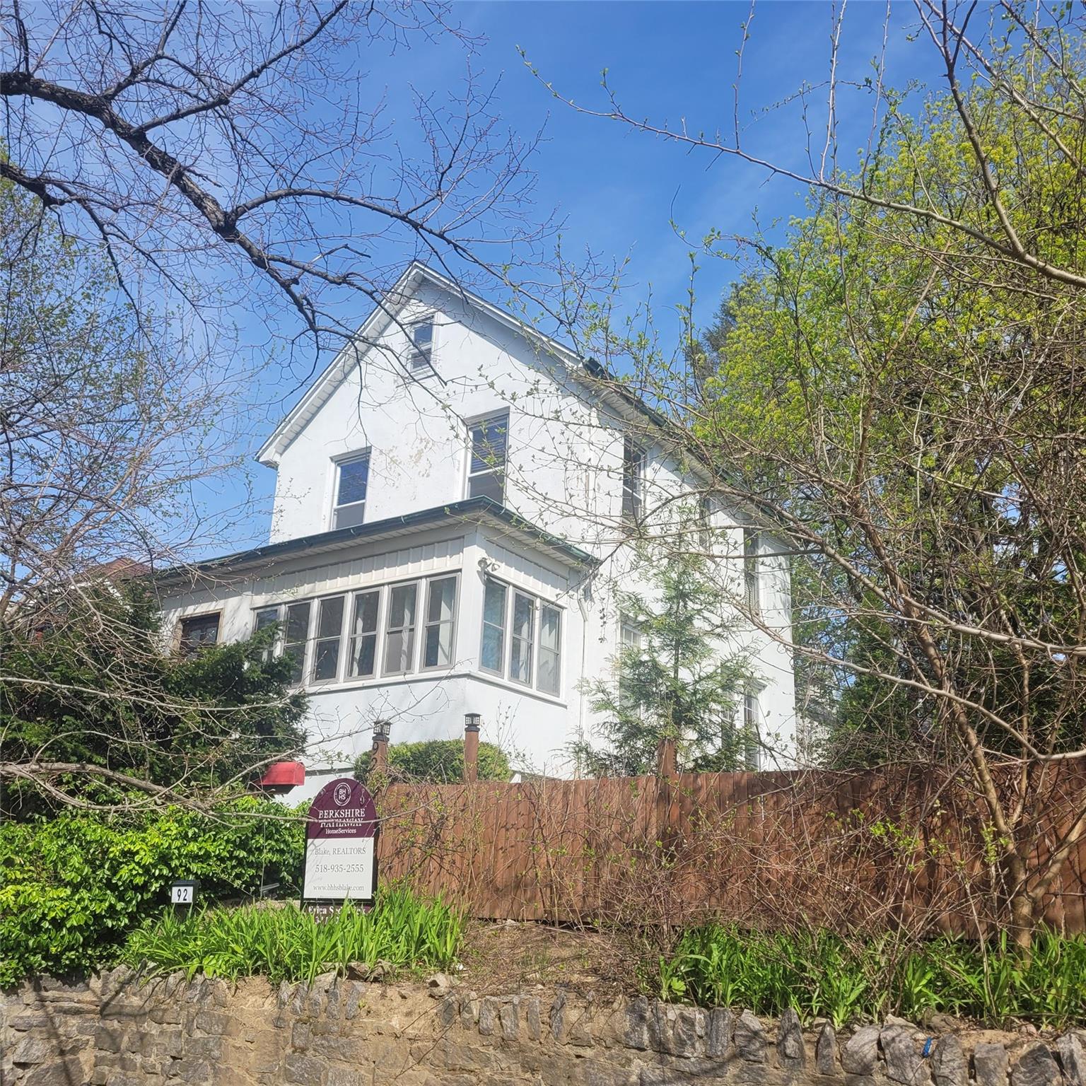 Ridgewood Ave Avenue, Yonkers, New York - 3 Bedrooms  
1 Bathrooms  
6 Rooms - 