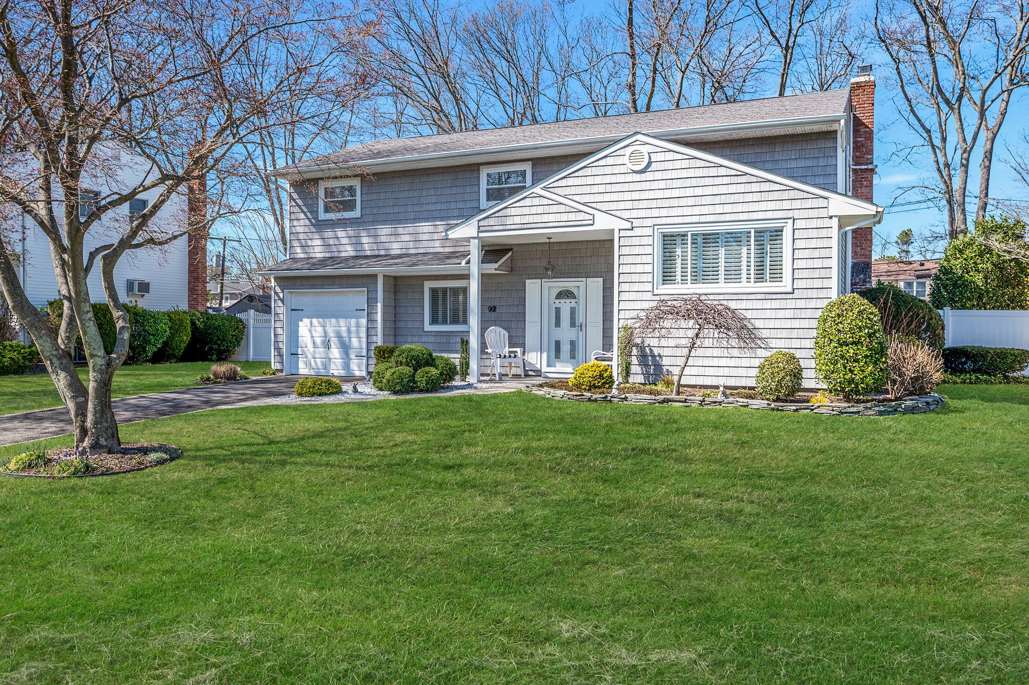 92 Morewood Drive, Smithtown, New York image 2