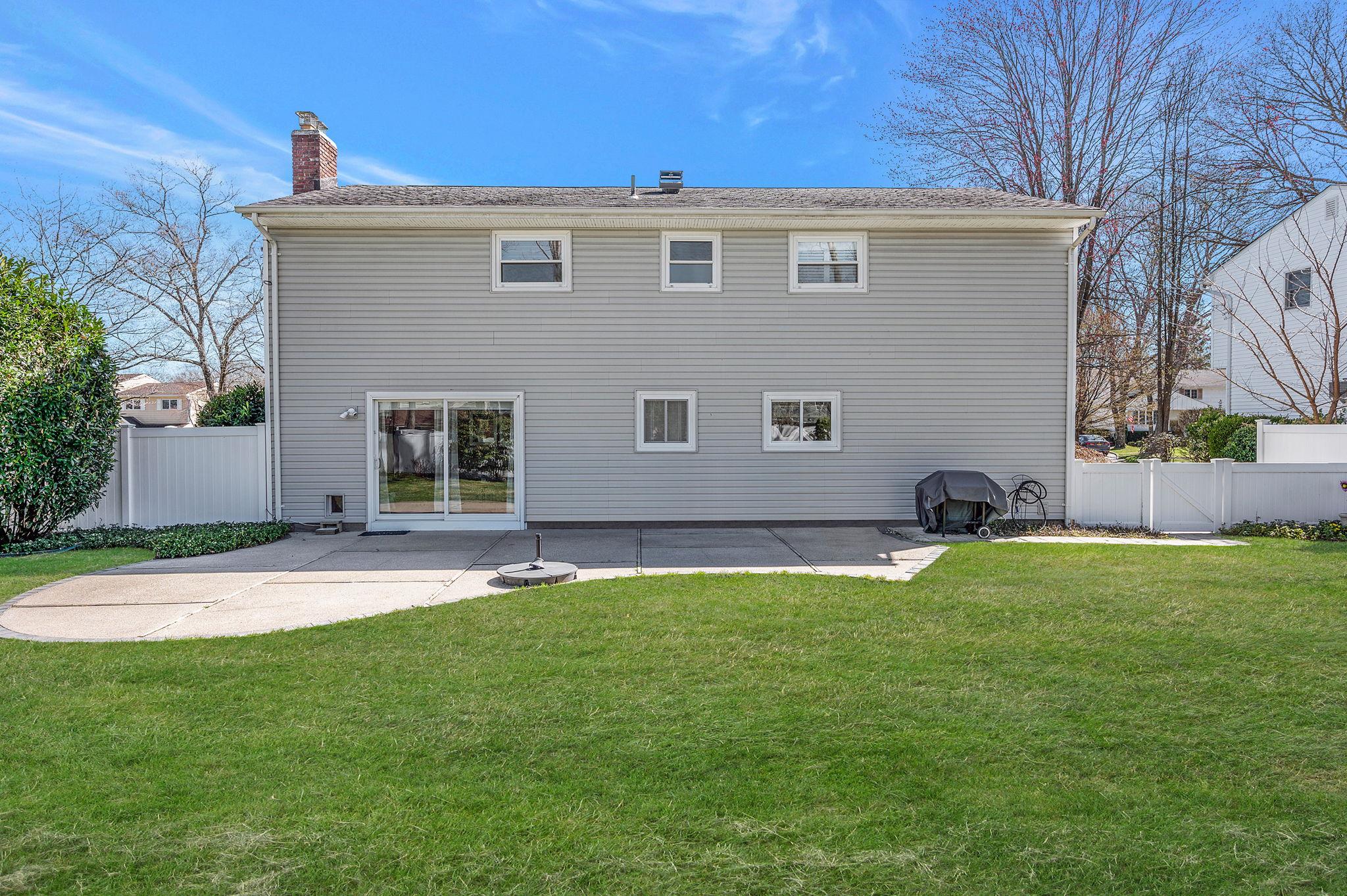 92 Morewood Drive, Smithtown, New York image 35