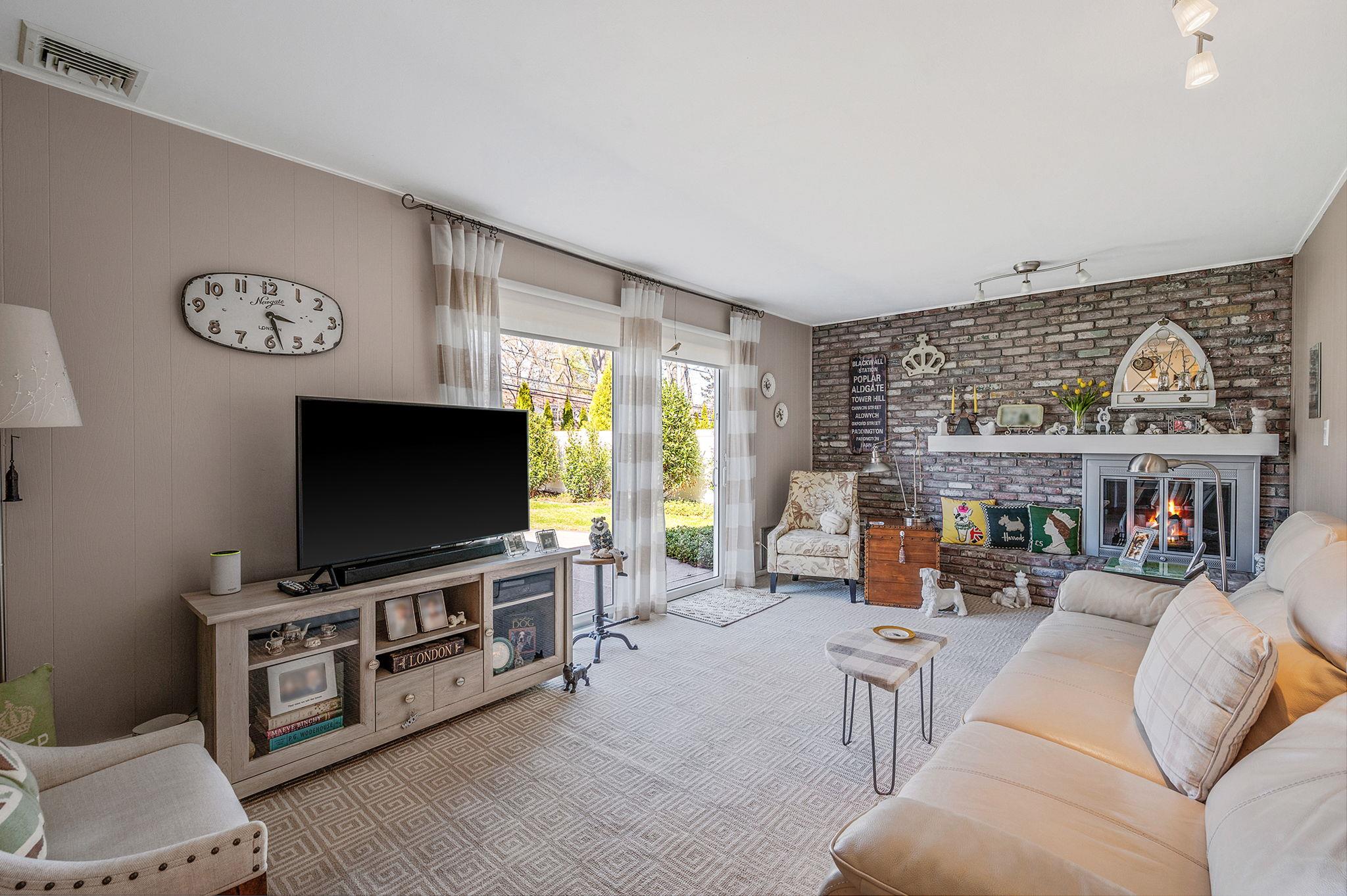 92 Morewood Drive, Smithtown, New York image 15