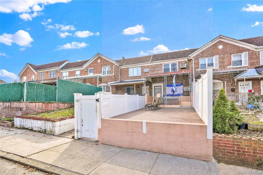 Photo of 136-76 71st Road, Kew Garden Hills, NY 11367 (MLS # 976477)