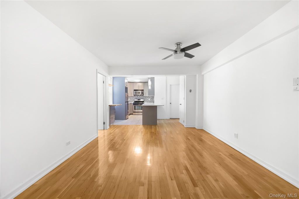 Photo of 488 Ocean Parkway #6C, Brooklyn, NY 11218 (MLS # 978314)