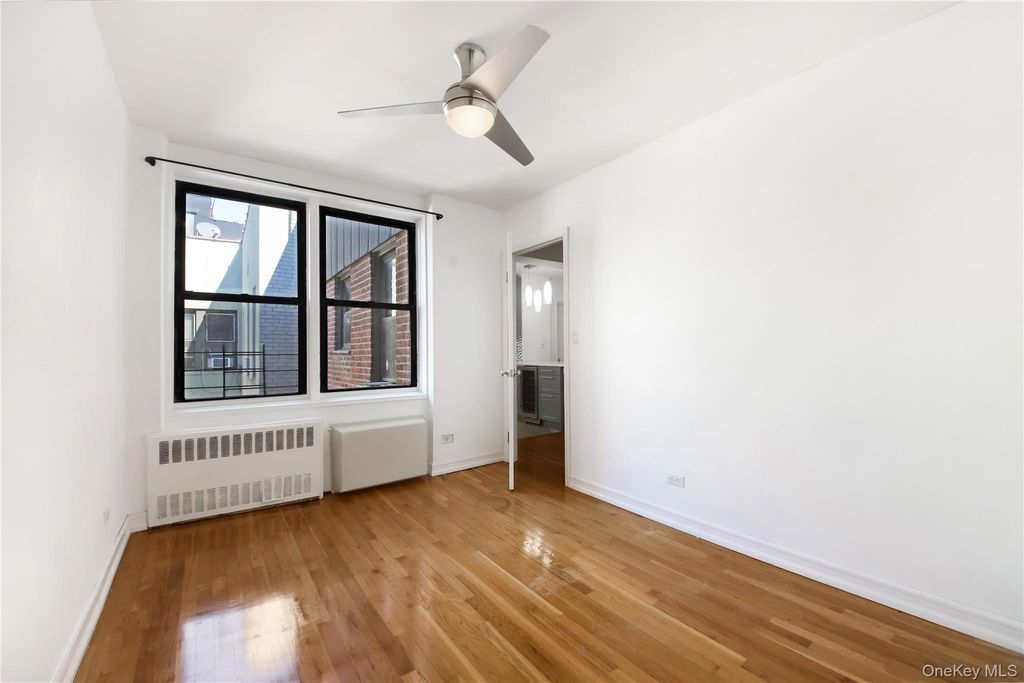 Photo of 488 Ocean Parkway #6C, Brooklyn, NY 11218 (MLS # 978314)